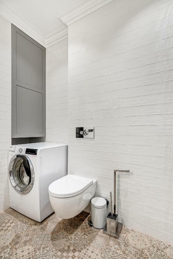 Happy Inn Presidential, Self Check-In, Parking In The Underground Garage Vilnius Bagian luar foto